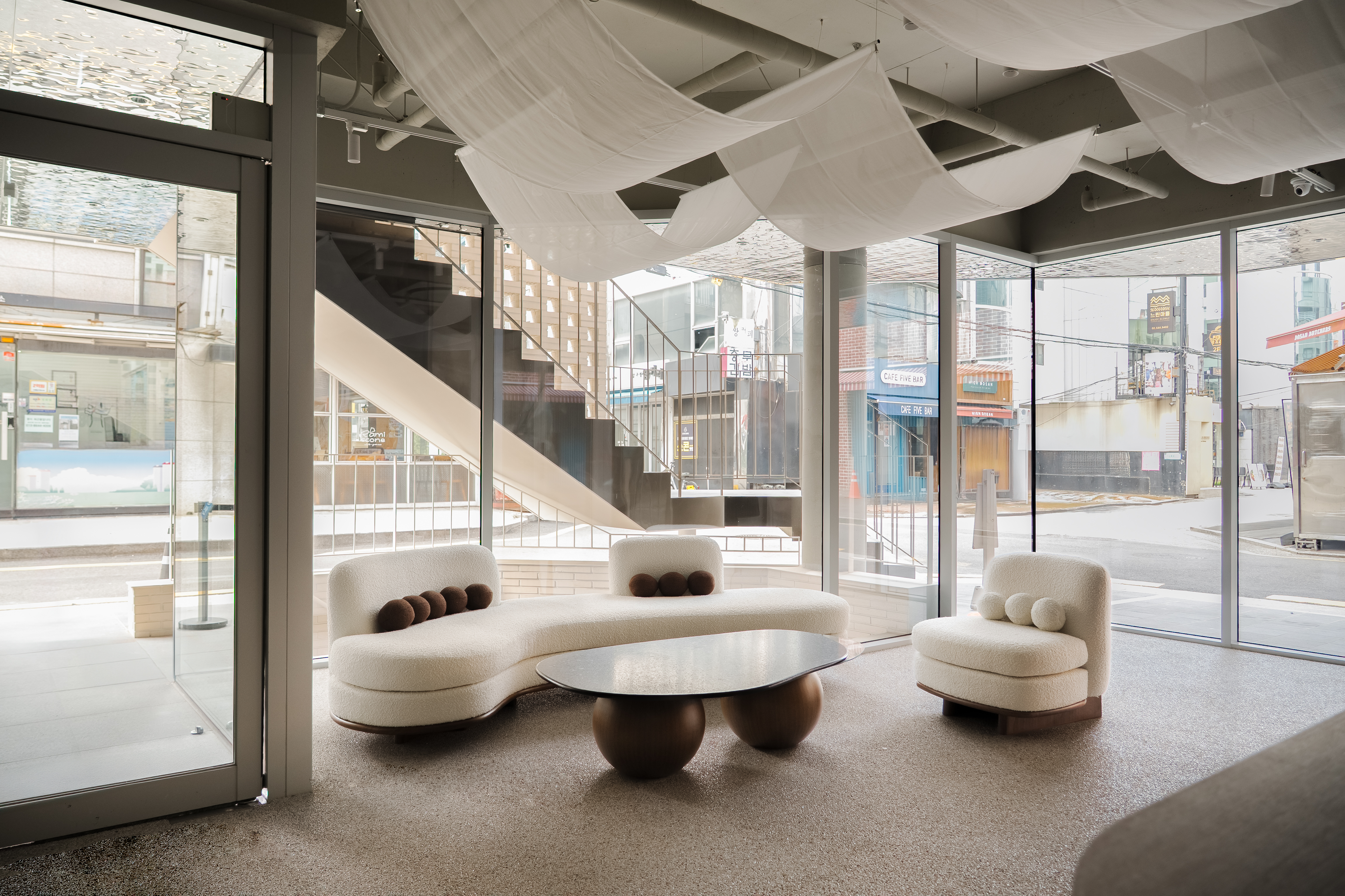 Sartine Clinic interior in Seoul