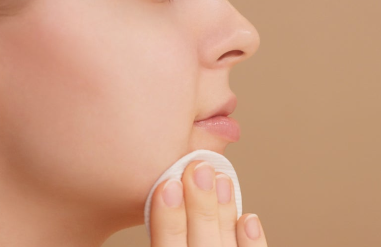 Can You Expect Both Regeneration and Moisturizing from Rejuran HB? Hello,this is